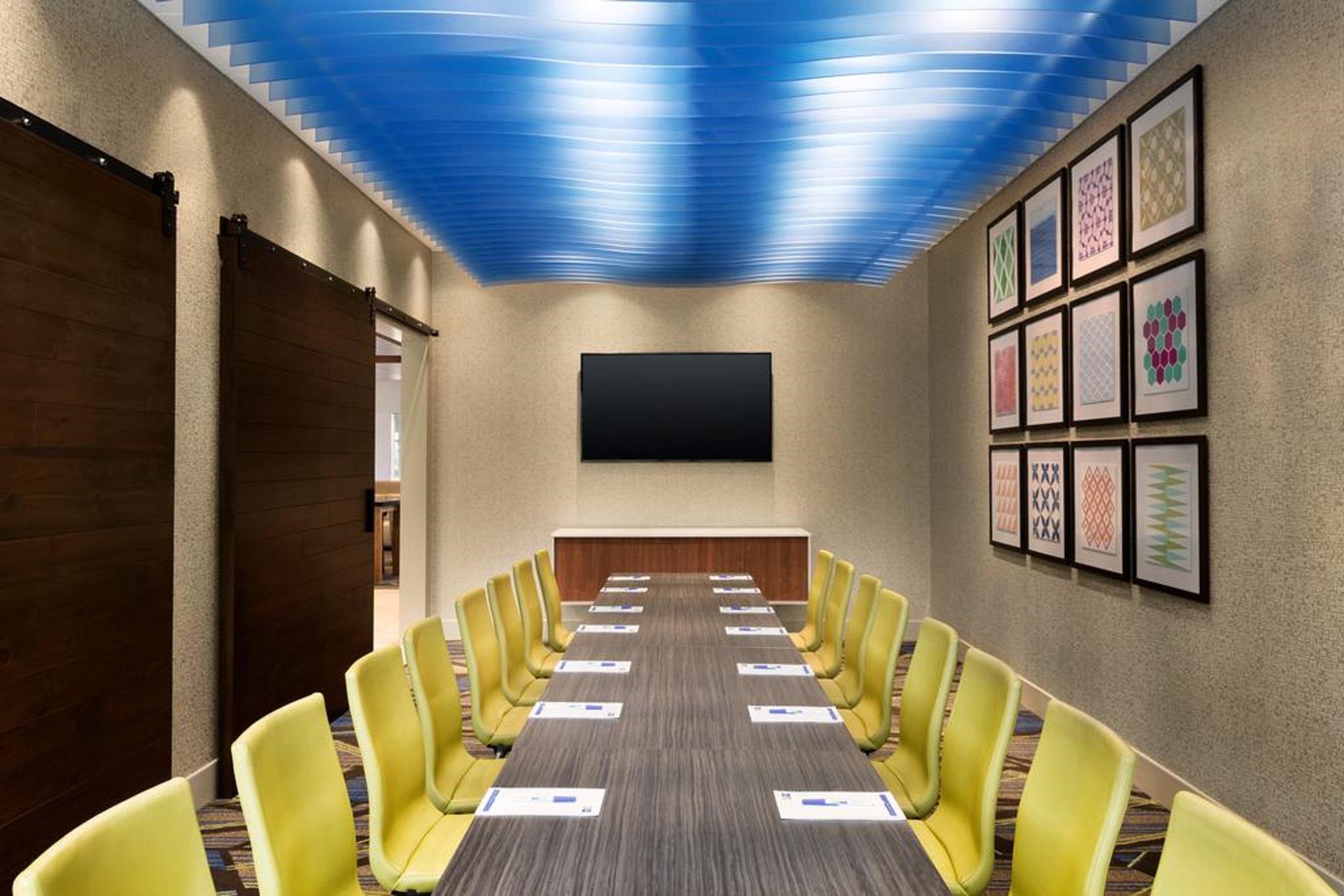 Holiday Inn Express & Suites - Enterprise By Ihg Exterior photo