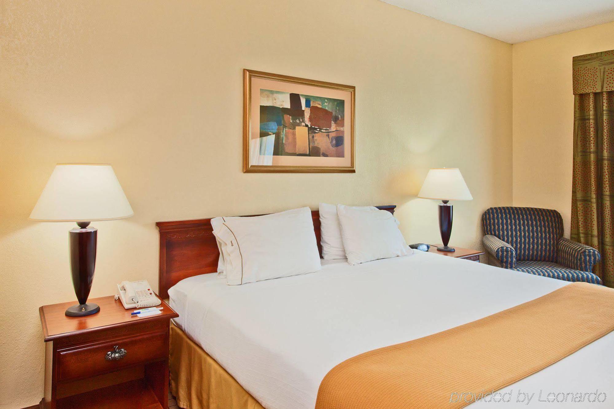 Holiday Inn Express & Suites - Enterprise By Ihg Room photo